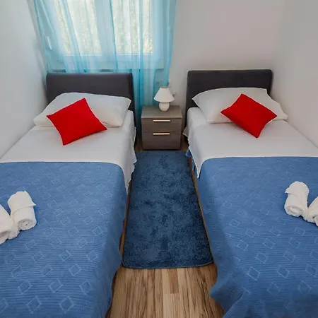 Adriatic Apartment *