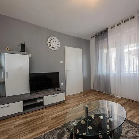 Adriatic Apartment *
