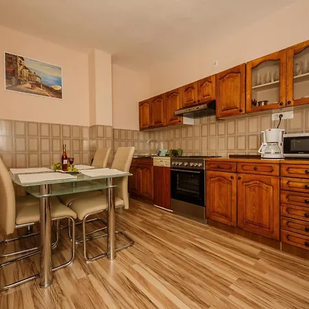 Adriatic Apartment *